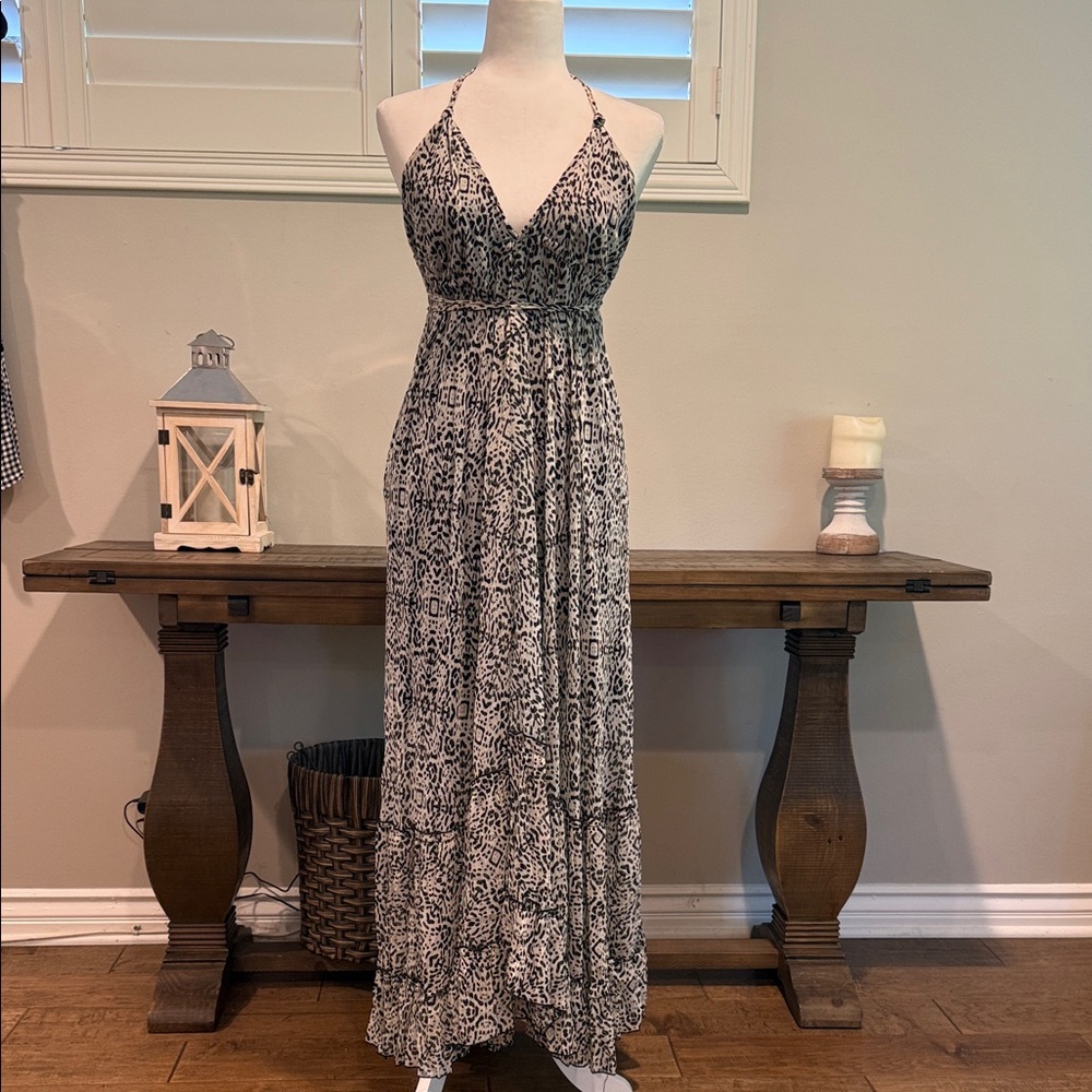NWOT Chic Black and White Patterned Maxi Dress
